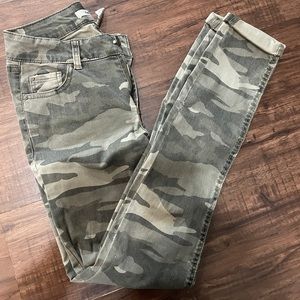 Women’s Refuge Size 0 Camouflage Skinny Jeans